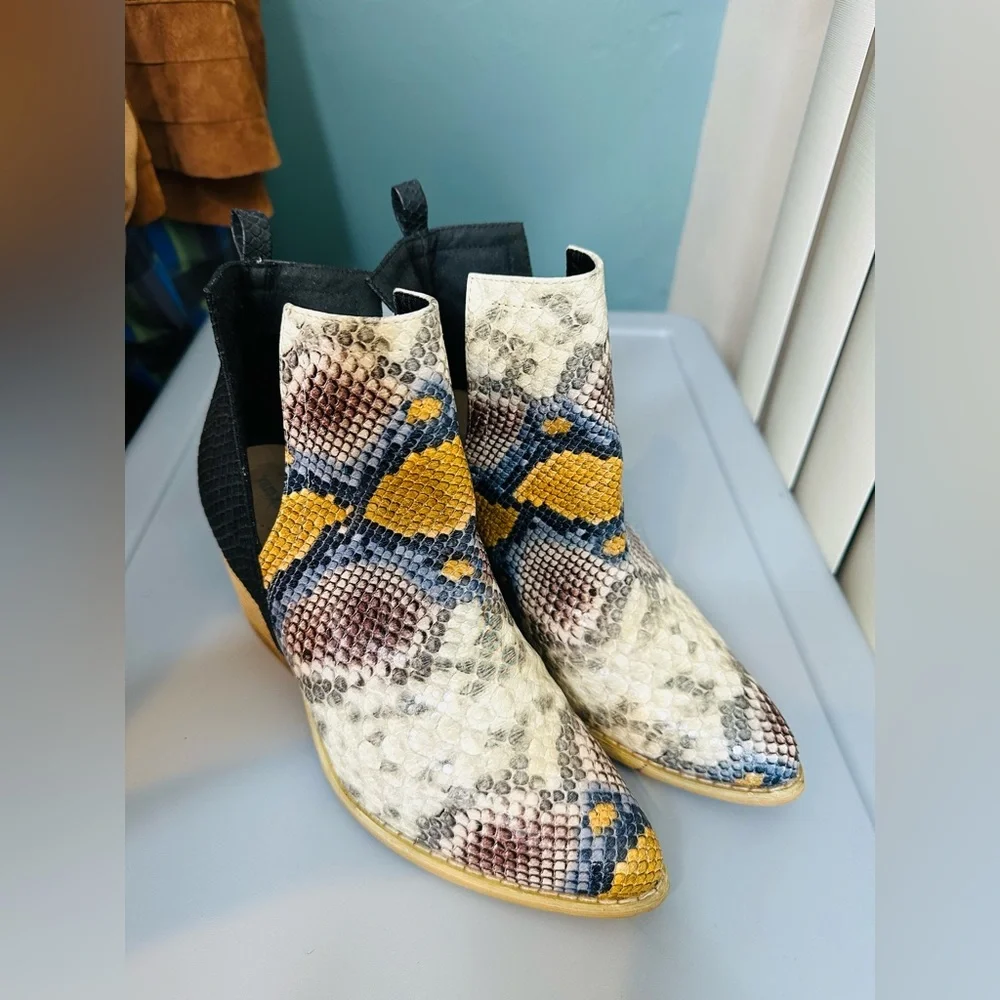 Arider Girl faux snakeskin print ankle boots chunky stacked heel Size 7.5